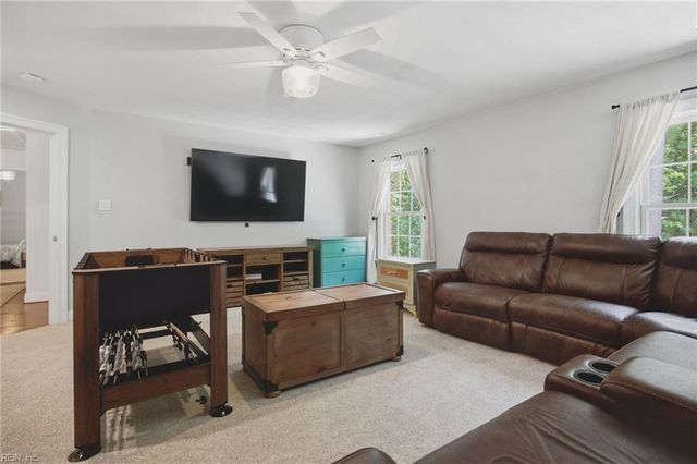 409 Torre Pine CT, Chesapeake, VA 23322