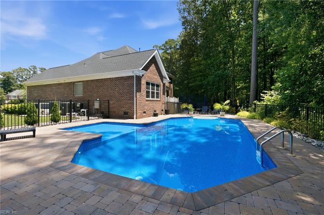 409 Torre Pine CT, Chesapeake, VA 23322