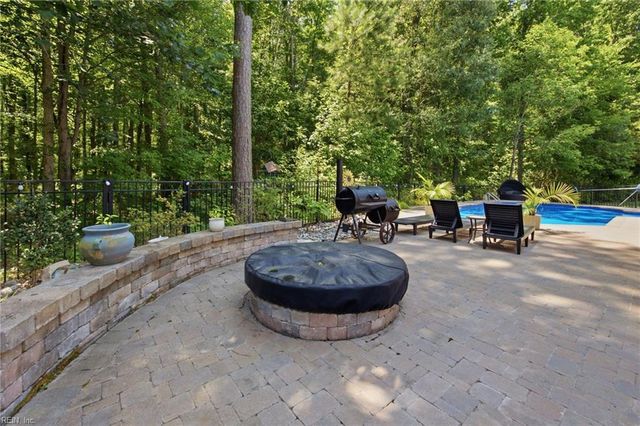 409 Torre Pine CT, Chesapeake, VA 23322