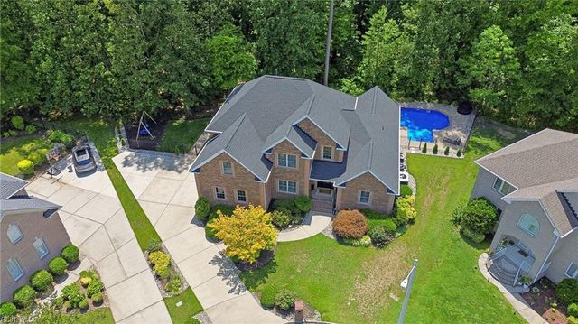 409 Torre Pine CT, Chesapeake, VA 23322