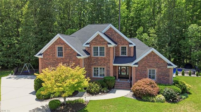 409 Torre Pine CT, Chesapeake, VA 23322
