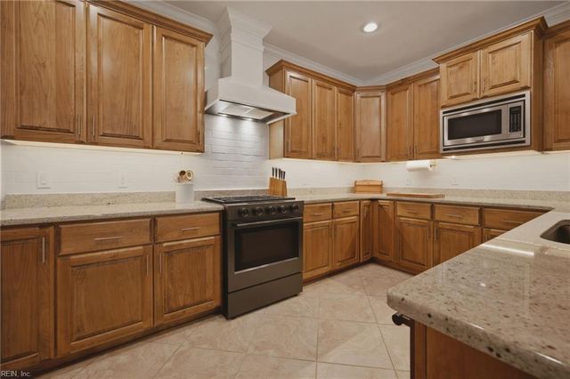 409 Torre Pine CT, Chesapeake, VA 23322