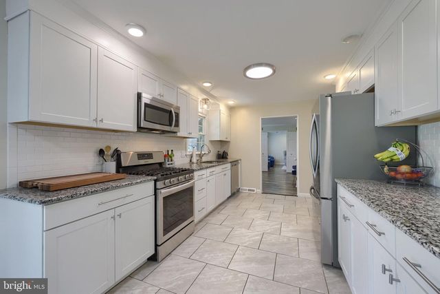 483 WOODCREST DR, Mechanicsburg, PA 17050