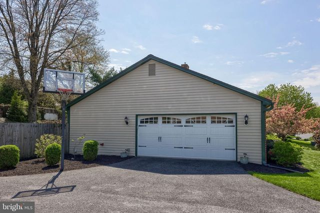 483 WOODCREST DR, Mechanicsburg, PA 17050