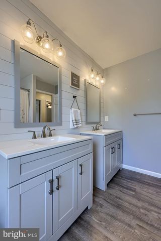 483 WOODCREST DR, Mechanicsburg, PA 17050