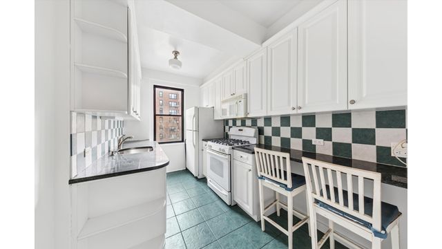 72 PARK Terrace W E67, New York City, NY 10034