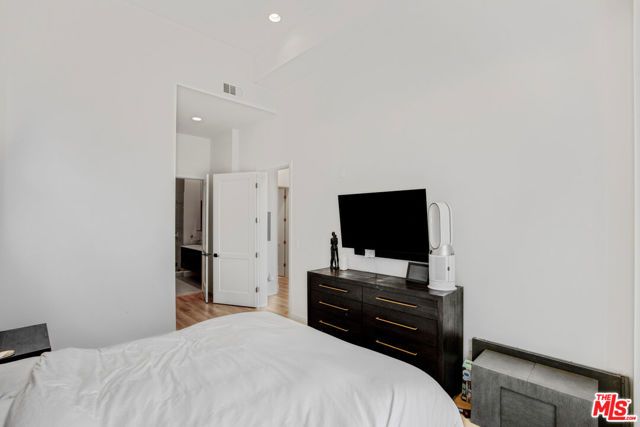 118 S Kenwood Street 102, Glendale, CA 91205