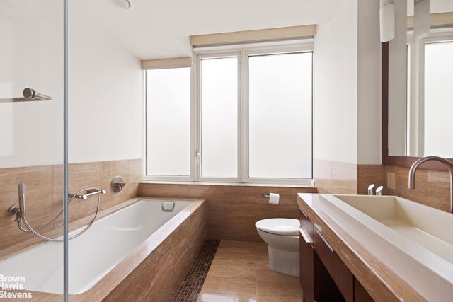 250 E 53rd St Apt 1102, New York City, NY 10022