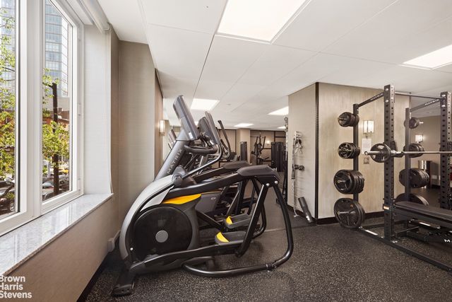 250 E 53rd St Apt 1102, New York City, NY 10022