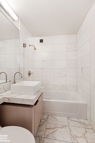 250 E 53rd St Apt 1102, New York City, NY 10022