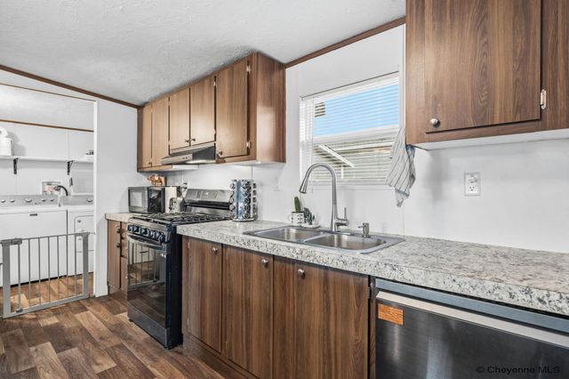 2403 HELEN AVE, Cheyenne, WY 82007