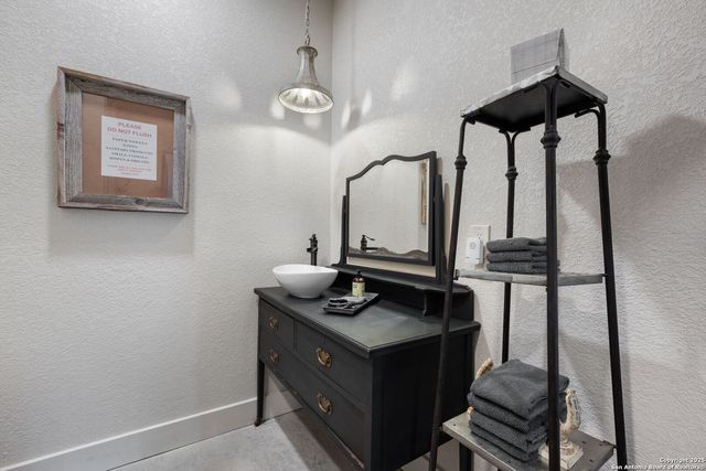 105 Valley View Trail, Comfort, TX 78013