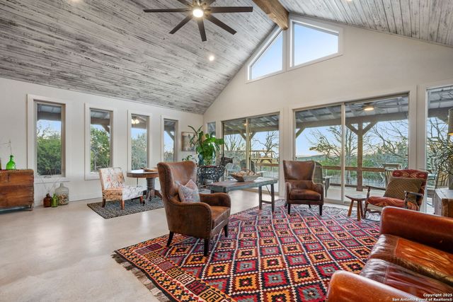 105 Valley View Trail, Comfort, TX 78013
