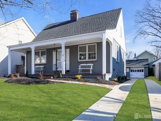 72 Kempson Place, Metuchen, NJ 08840