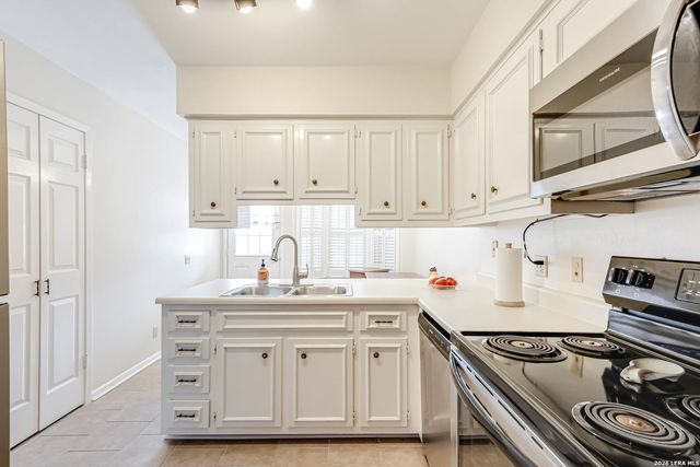 8415 Fredericksburg Rd Apt 307, San Antonio, TX 78229