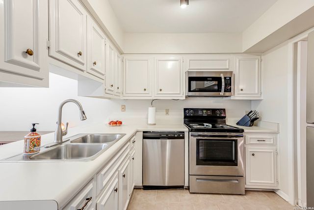 8415 Fredericksburg Rd Apt 307, San Antonio, TX 78229