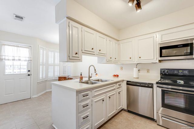 8415 Fredericksburg Rd Apt 307, San Antonio, TX 78229