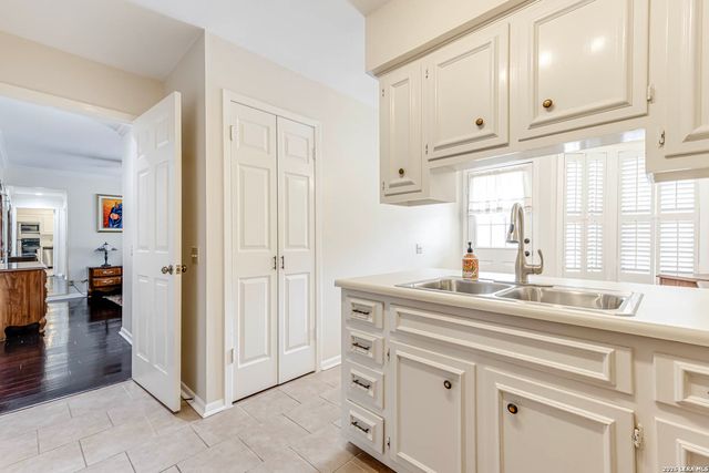 8415 Fredericksburg Rd Apt 307, San Antonio, TX 78229