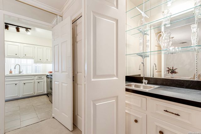 8415 Fredericksburg Rd Apt 307, San Antonio, TX 78229