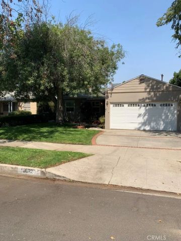 13627 Huston Street, Sherman Oaks, CA 91423