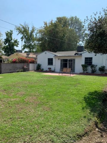 13627 Huston Street, Sherman Oaks, CA 91423