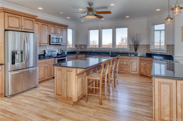 300 Latham Lane, Orient, NY 11957