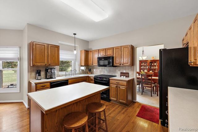 8446 S Shore Drive, Clarkston, MI 48348