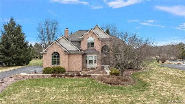 8446 S Shore Drive, Clarkston, MI 48348