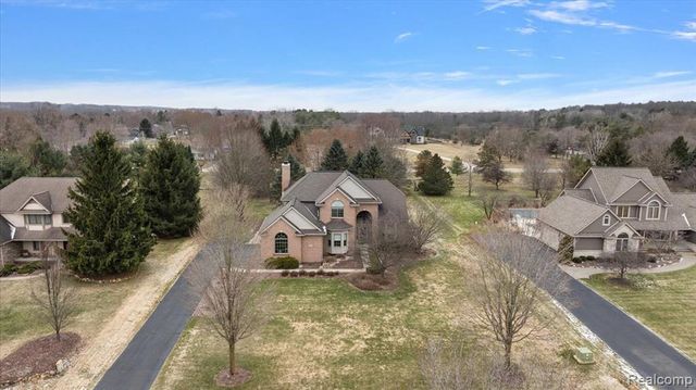 8446 S Shore Drive, Clarkston, MI 48348