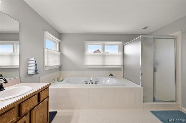 8446 S Shore Drive, Clarkston, MI 48348