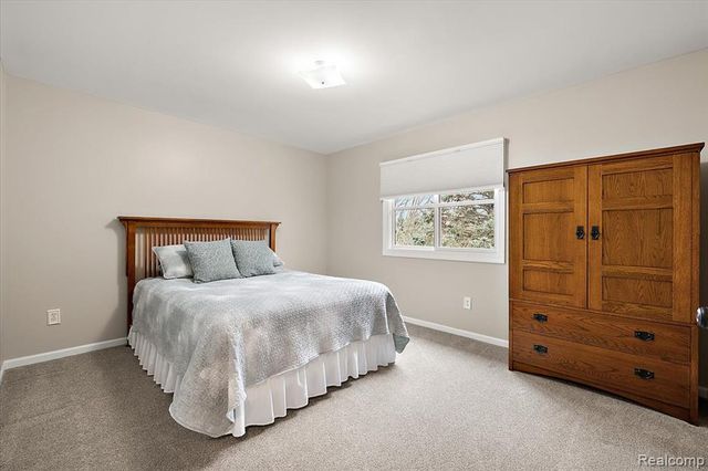 8446 S Shore Drive, Clarkston, MI 48348