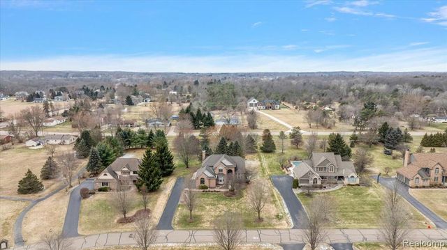 8446 S Shore Drive, Clarkston, MI 48348