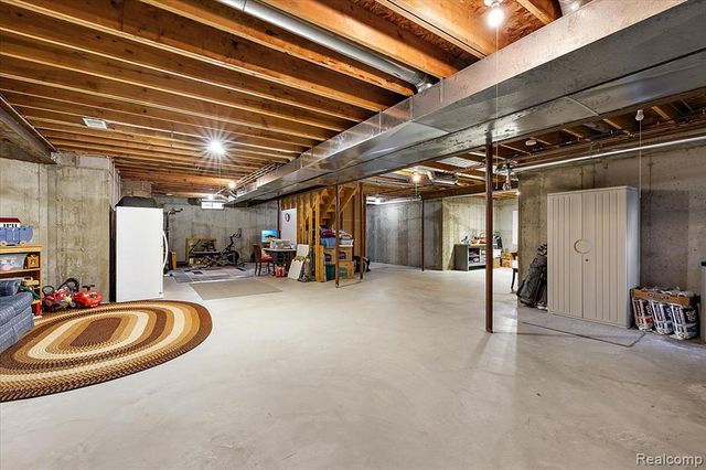 8446 S Shore Drive, Clarkston, MI 48348