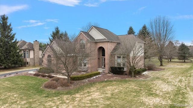 8446 S Shore Drive, Clarkston, MI 48348