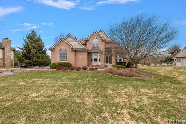 8446 S Shore Drive, Clarkston, MI 48348