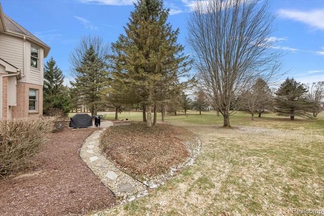 8446 S Shore Drive, Clarkston, MI 48348