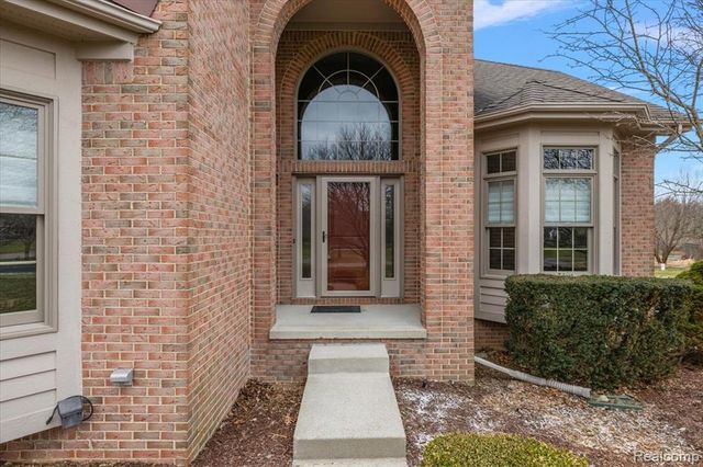 8446 S Shore Drive, Clarkston, MI 48348