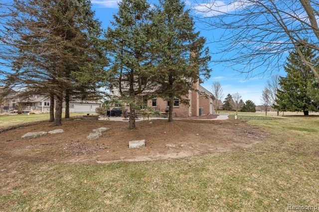 8446 S Shore Drive, Clarkston, MI 48348