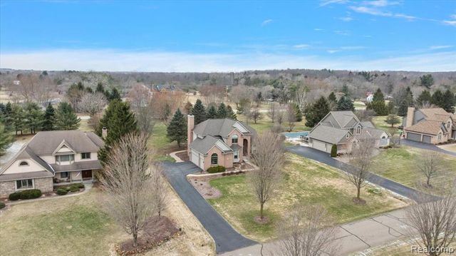 8446 S Shore Drive, Clarkston, MI 48348