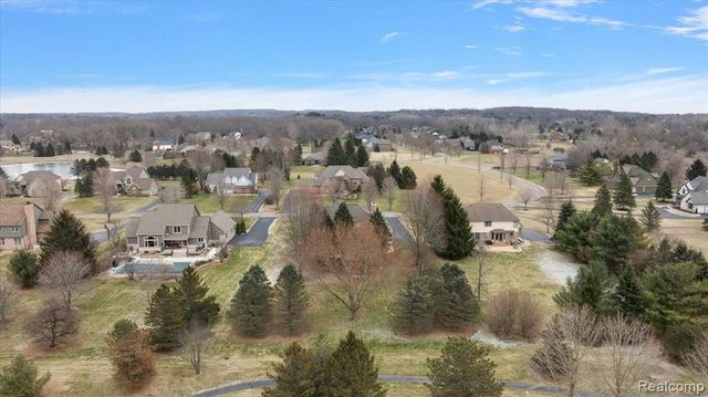 8446 S Shore Drive, Clarkston, MI 48348