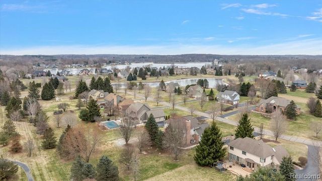 8446 S Shore Drive, Clarkston, MI 48348