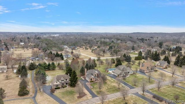 8446 S Shore Drive, Clarkston, MI 48348