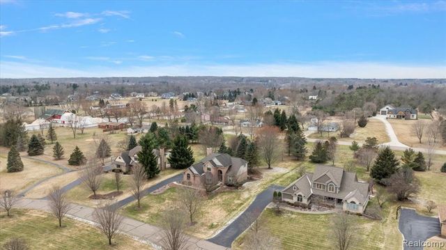 8446 S Shore Drive, Clarkston, MI 48348