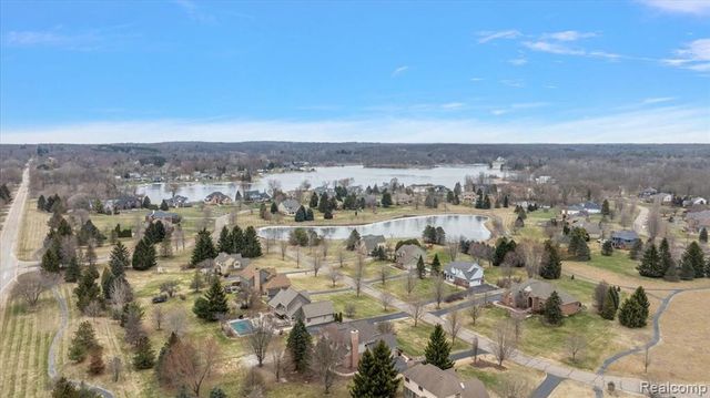 8446 S Shore Drive, Clarkston, MI 48348