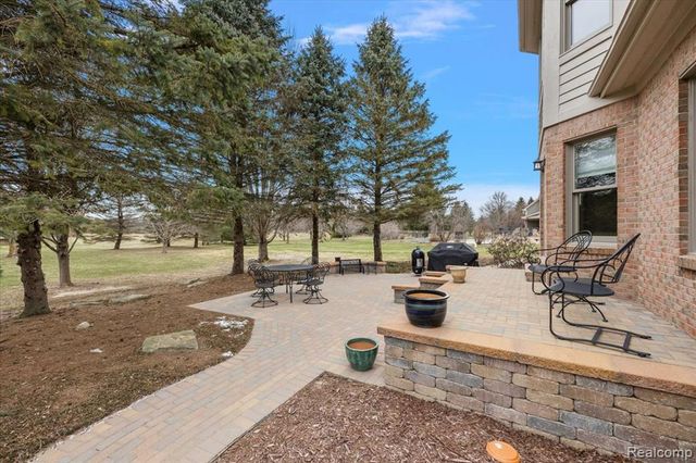 8446 S Shore Drive, Clarkston, MI 48348