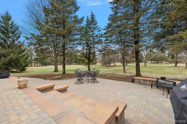 8446 S Shore Drive, Clarkston, MI 48348