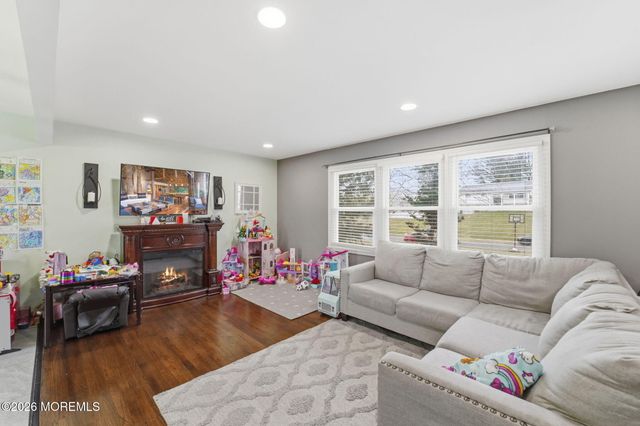 14 Juniper Avenue, Manalapan, NJ 07726
