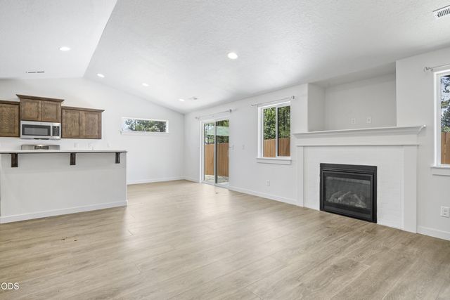 51350 Apache Tears Court, La Pine, OR 97739