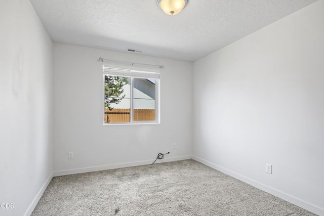 51350 Apache Tears Court, La Pine, OR 97739