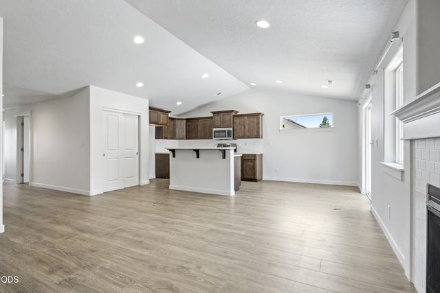 51350 Apache Tears Court, La Pine, OR 97739